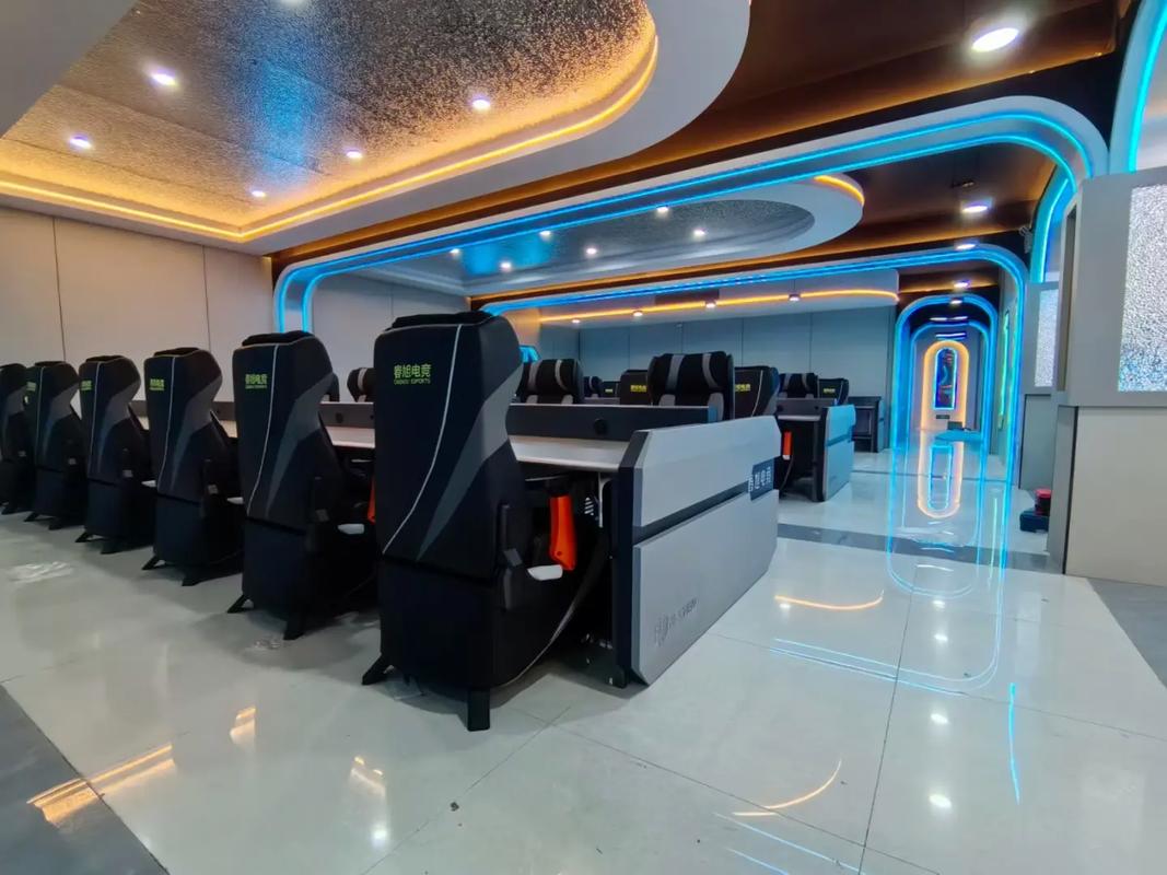 电竞网吧家具选购指南 从电竞桌到电竞沙发的全面解析